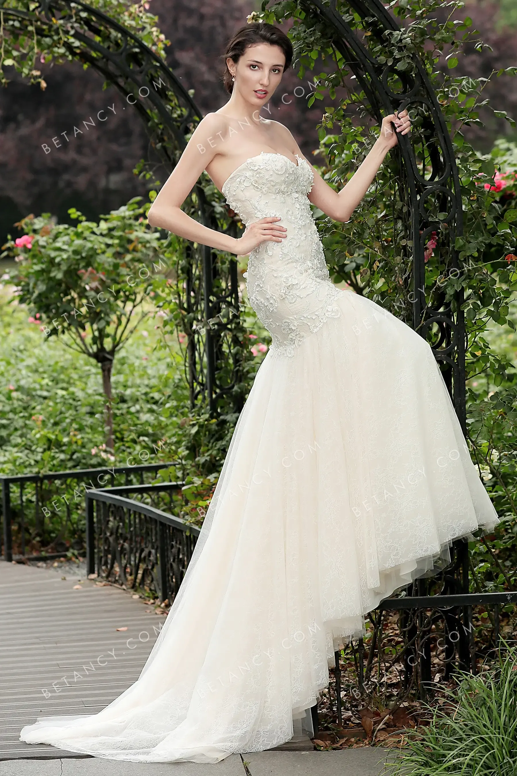 Pearl Beaded Lace Body-hugging Nude Tulle Wedding Dress